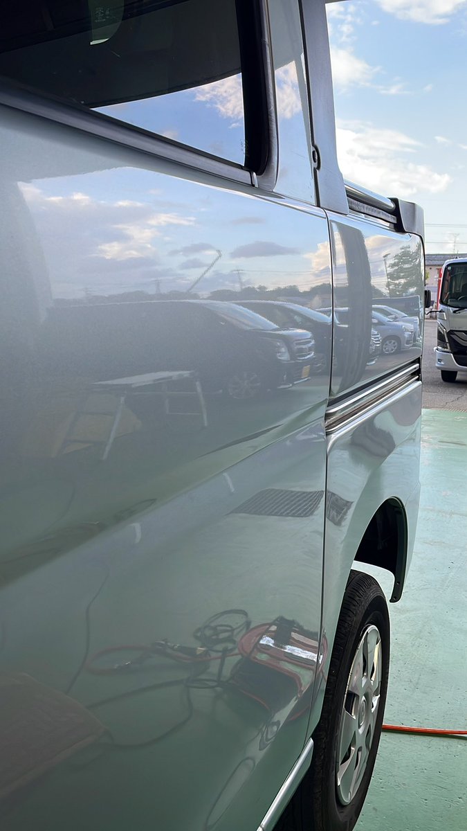 mikuniauto's tweet photo. エアコンの真空引きでお客様よりキズは目立つ助手席側の磨きます！
ピカピカにします https://t.co/bv2Nuwq50b