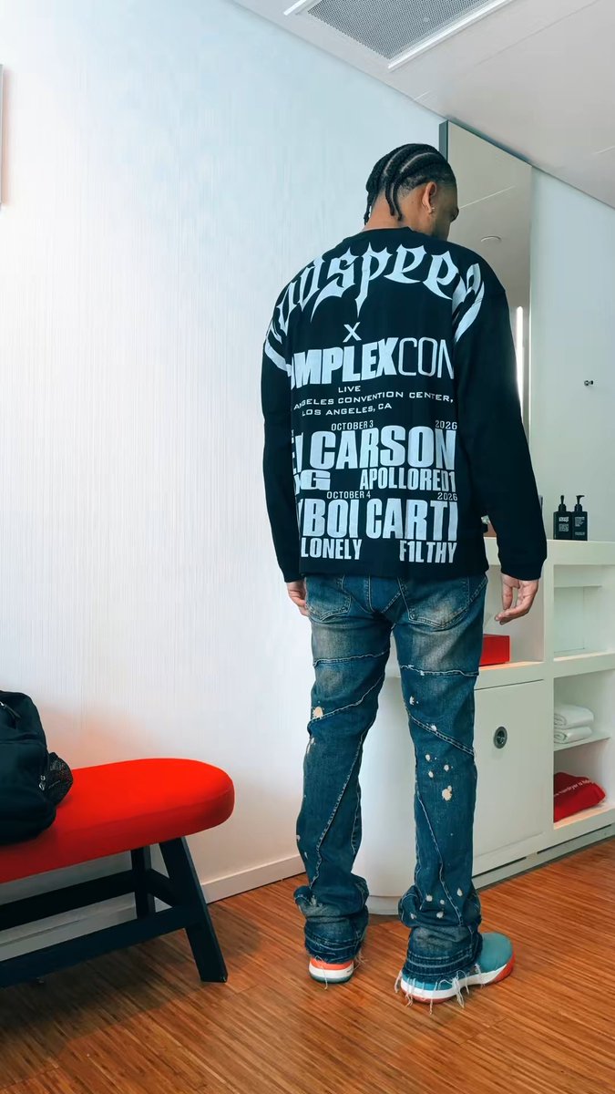 lilkingkoi's tweet photo. #complexcon https://t.co/WNVslbpZei