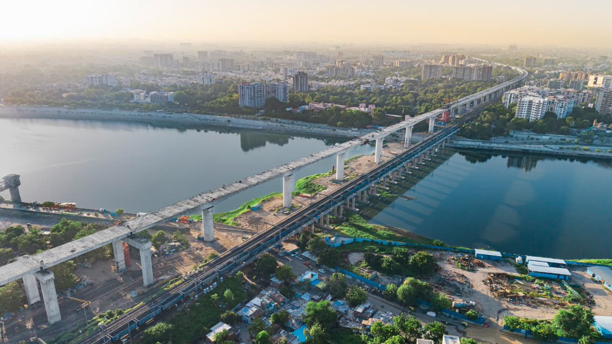 RailAnalysis's tweet photo. #NHSRCL advances #construction with completion of Sabarmati River #bridge for #BulletTrain project
Read more : https://t.co/wRz2xeVZyw
#NHSRCL #HSR #MumbaiAhmedabad #HighSpeedRail #MAHSR #Infrastructure #Construction #Connectivity #SabarmatiBridge #RailAnalyis https://t.co/Rs32lWCKy8