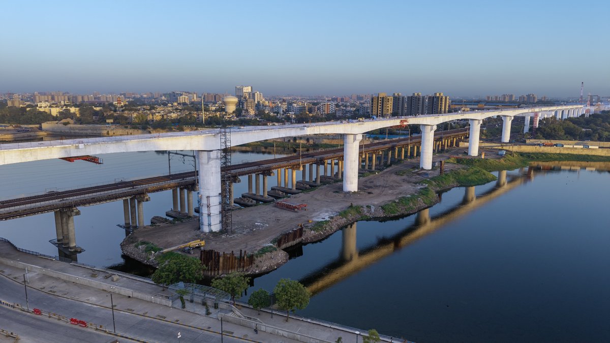 RailAnalysis's tweet photo. #NHSRCL advances #construction with completion of Sabarmati River #bridge for #BulletTrain project
Read more : https://t.co/wRz2xeVZyw
#NHSRCL #HSR #MumbaiAhmedabad #HighSpeedRail #MAHSR #Infrastructure #Construction #Connectivity #SabarmatiBridge #RailAnalyis https://t.co/Rs32lWCKy8