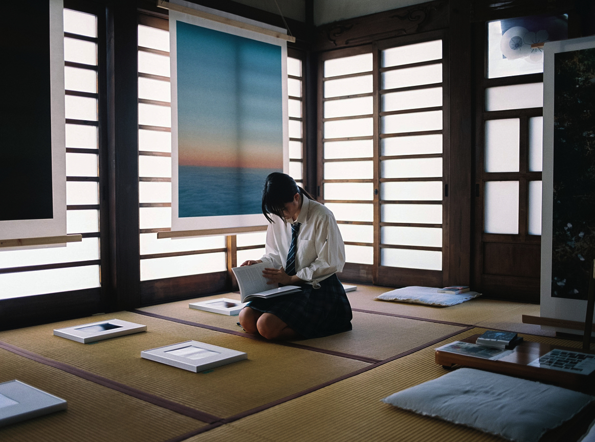 7shikiwakko's tweet photo. 今更、休学中に制作した写真集の個展「空想は在る」を振り返る記事を書きました。 寺の本堂を貸りて、訪れた21カ国の旅路や記録を展開する展示、良かった。そして写真集が250冊以上売れたので、これから何をする？という話もしてます。

個展「空想は在る」を振り返ってみる｜https://t.co/iJui3qfrVe https://t.co/9SLWvz4n3N