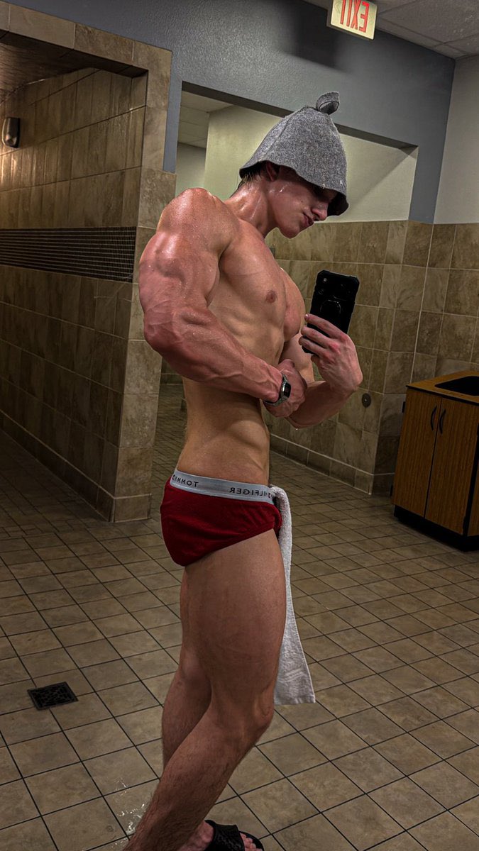 MasterGavi6kz's tweet photo. Nothing gets your attention like seeing your Master fresh out of the sauna. 😈 My DMs are open. 🤑🏧

Telegram ~ https://t.co/1YUPG3PaUe

#Findom #CashSlave #Paypigs #CashMaster #sauna #sweaty https://t.co/9RKShX2ip1