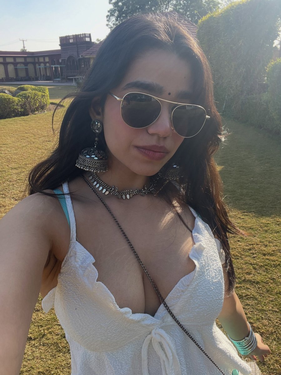 Indgirls_'s tweet photo. Sunlit boho charm done right with silver accents and breezy whites. Love the effortless vibe Tanya Khanna brings here.

Rate this look: 1 to 10? https://t.co/sJ0pImbKzk