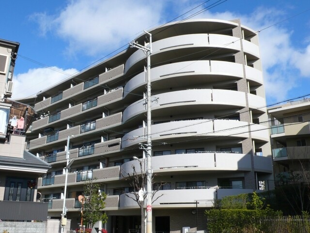 GoofeeHome's tweet photo. 🍀新着物件

🏠 セントラル東豊中

ゆとりある専有面積89.17㎡の3LDK。
LDKは約22.0帖、2026年6月リフォーム済のお部屋です✨

キッチン・浴室・トイレ・洗面化粧台などの水まわりを交換。
クロス・フローリング・クッションフロアの貼替、建具・シューズボックス交換なども実施されています。 https://t.co/MixwsWIWzF