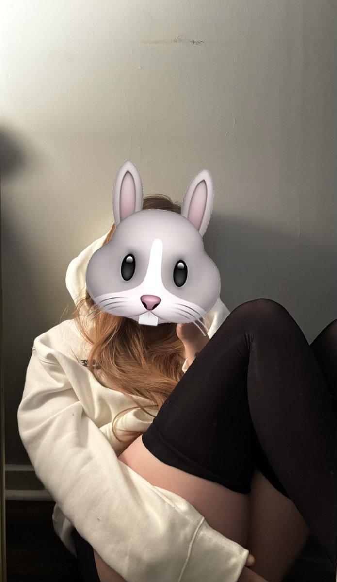 ssquiirtle's tweet photo. tights are a little tight on these thighs😼 https://t.co/pms6SBGwJh