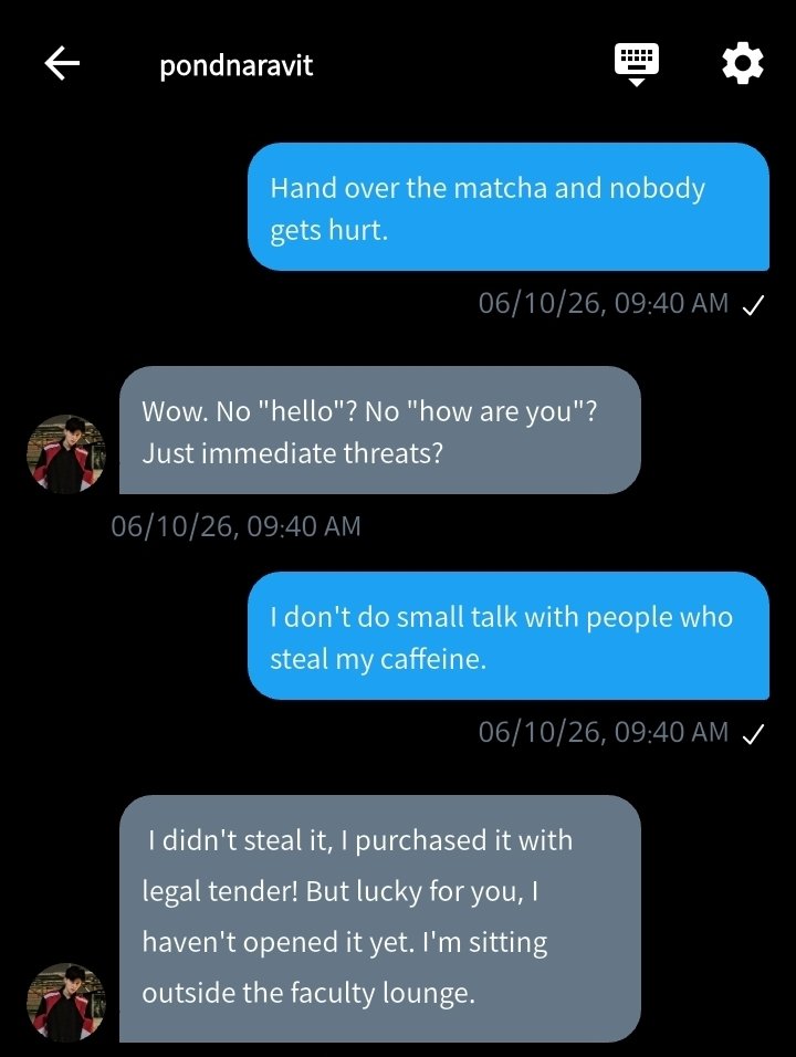 Nuraish200612's tweet photo. A #pondphuwin au ...where Phuwin is the most untouchable, sharp-tongued boy on campus, and Pond is the unbothered guy who casually tames him one tweet, one matcha, and one late-night DM at a time.
1 https://t.co/uFf550BxwK