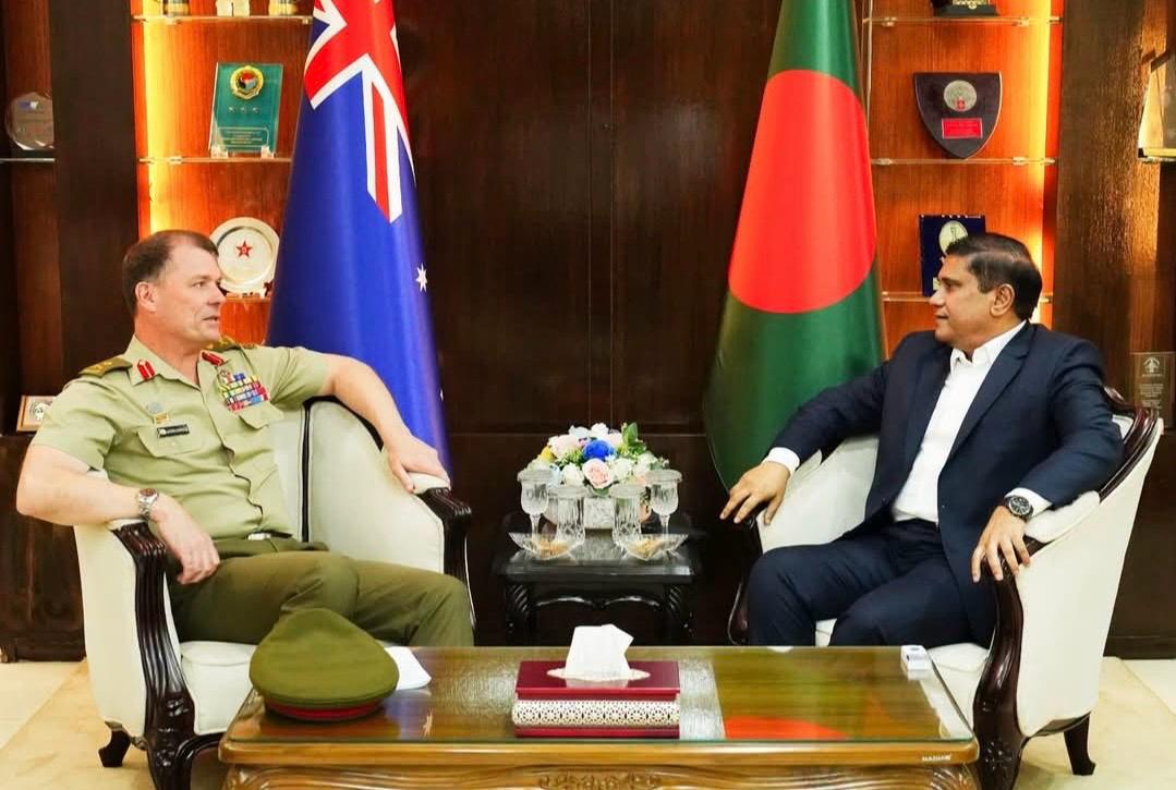 AusHCBangladesh's tweet photo. We welcomed Maj Gen Chris Smith, Australia's Deputy Chief of Army, to Bangladesh. He met senior Bangladeshi leaders and spoke at the National Defence College on our growing defence partnership and commitment to a secure Indo-Pacific region. https://t.co/I46lFHJhQw