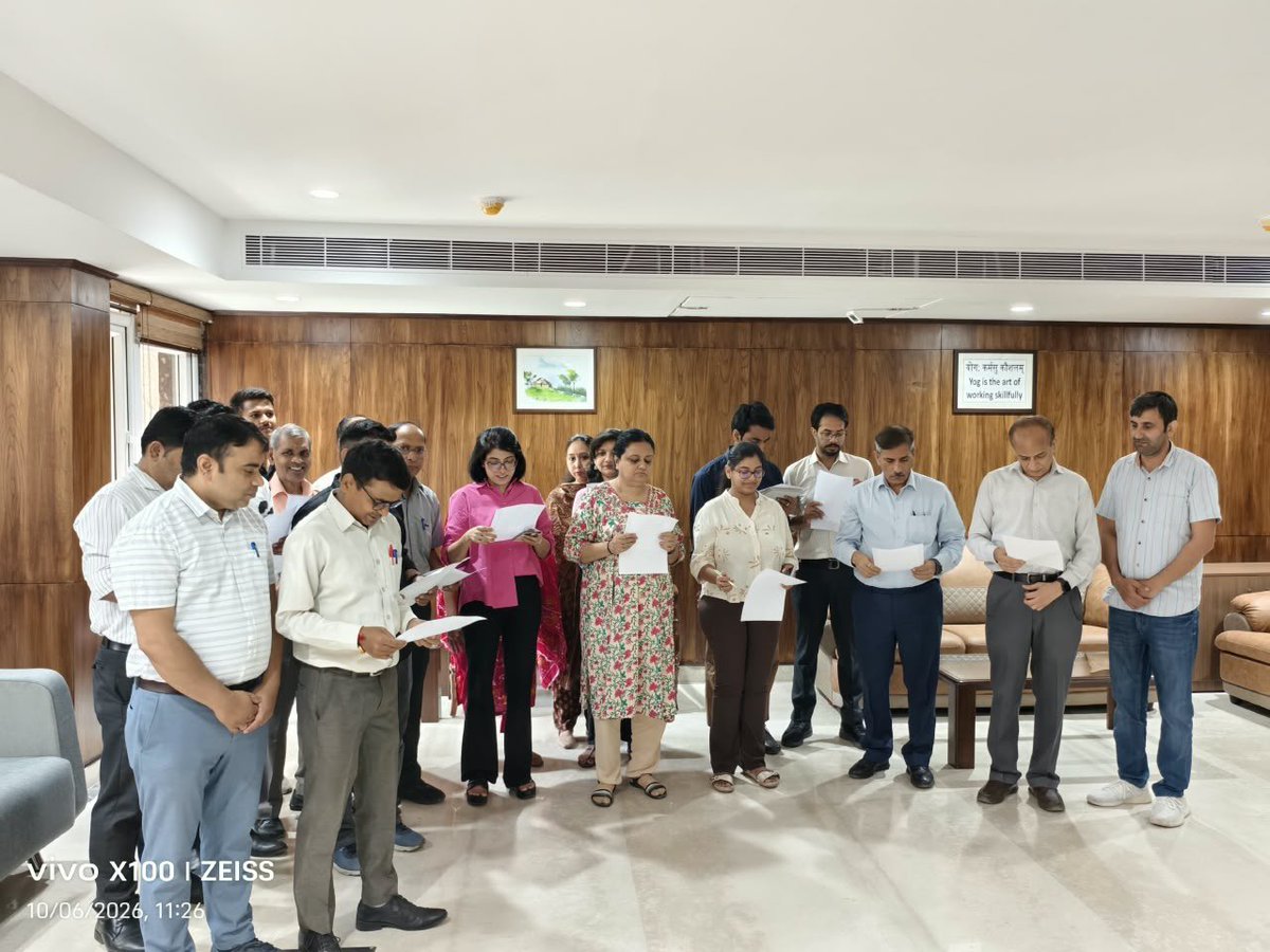 rpodelhi's tweet photo. Today the officials of RPO Delhi took the Swachhta Pledge, reaffirming their commitment to cleanliness and, healthier workplace.
Let us make cleanliness a shared responsibility. Together, we can contribute to a Swachh, Swasth and Sashakt Bharat. 🇮🇳
#SwachhataHiSeva 
#SwachhBharat https://t.co/j7h0C4KNpx