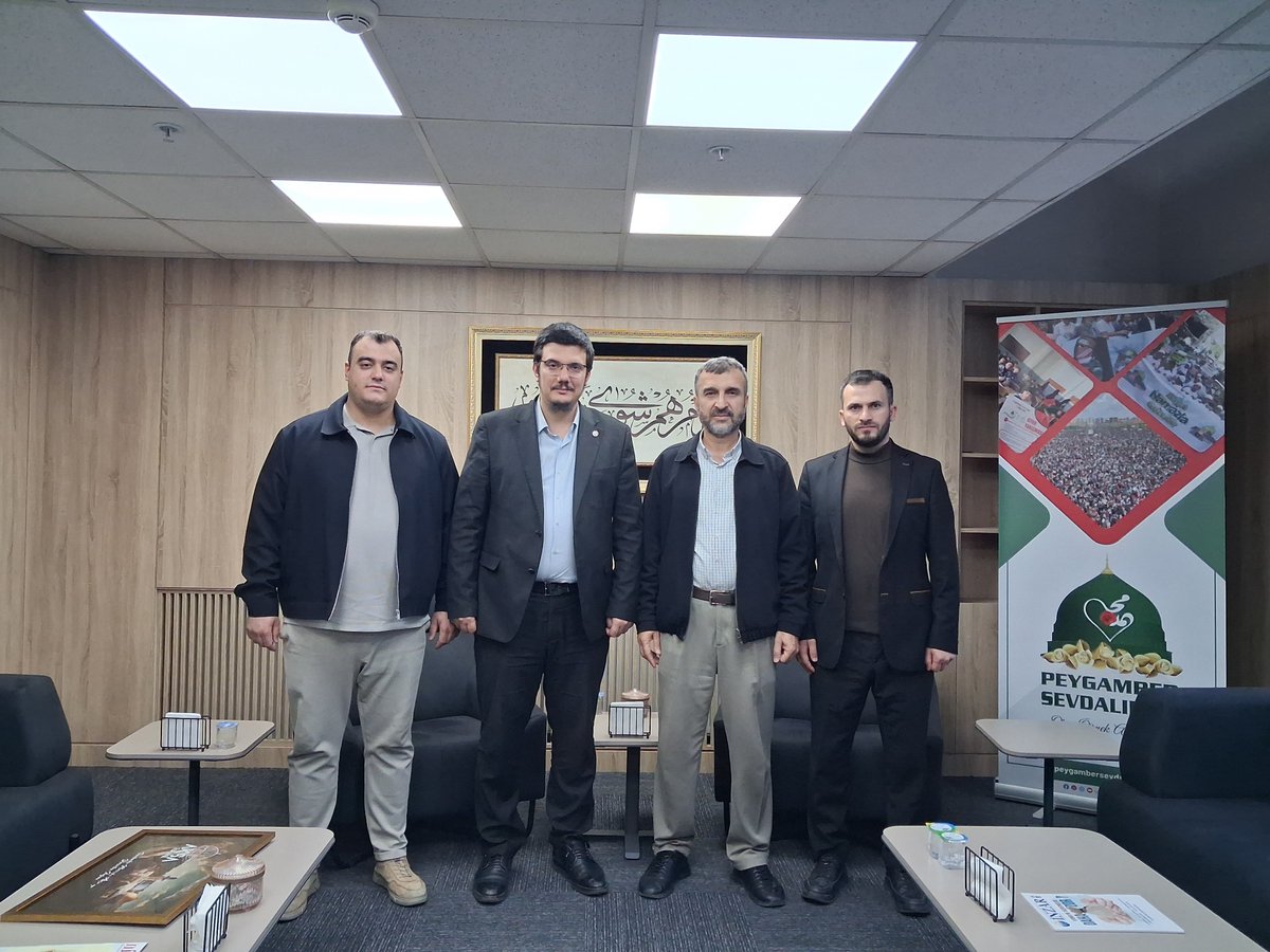 PSevdalilari034's tweet photo. Anadolu Gençlik Derneği (AGD) İstanbul İl Başkanı Sayın Mehmet Yaroğlu’nu ağırladık.

Gerçekleştirilen ziyarette Kudüs ve Mescid-i Aksa başta olmak üzere karşılıklı fikir alışverişinde bulunduk, yapılabilecek çalışmalar üzerine değerlendirmeler yaptık.

Nazik ziyaretleri ve kıymetli sohbetleri için Sayın Mehmet Yaroğlu ve ekibine teşekkür ediyoruz.

@agdistanbul 
@agdmyaroglu 
@agdorgtr