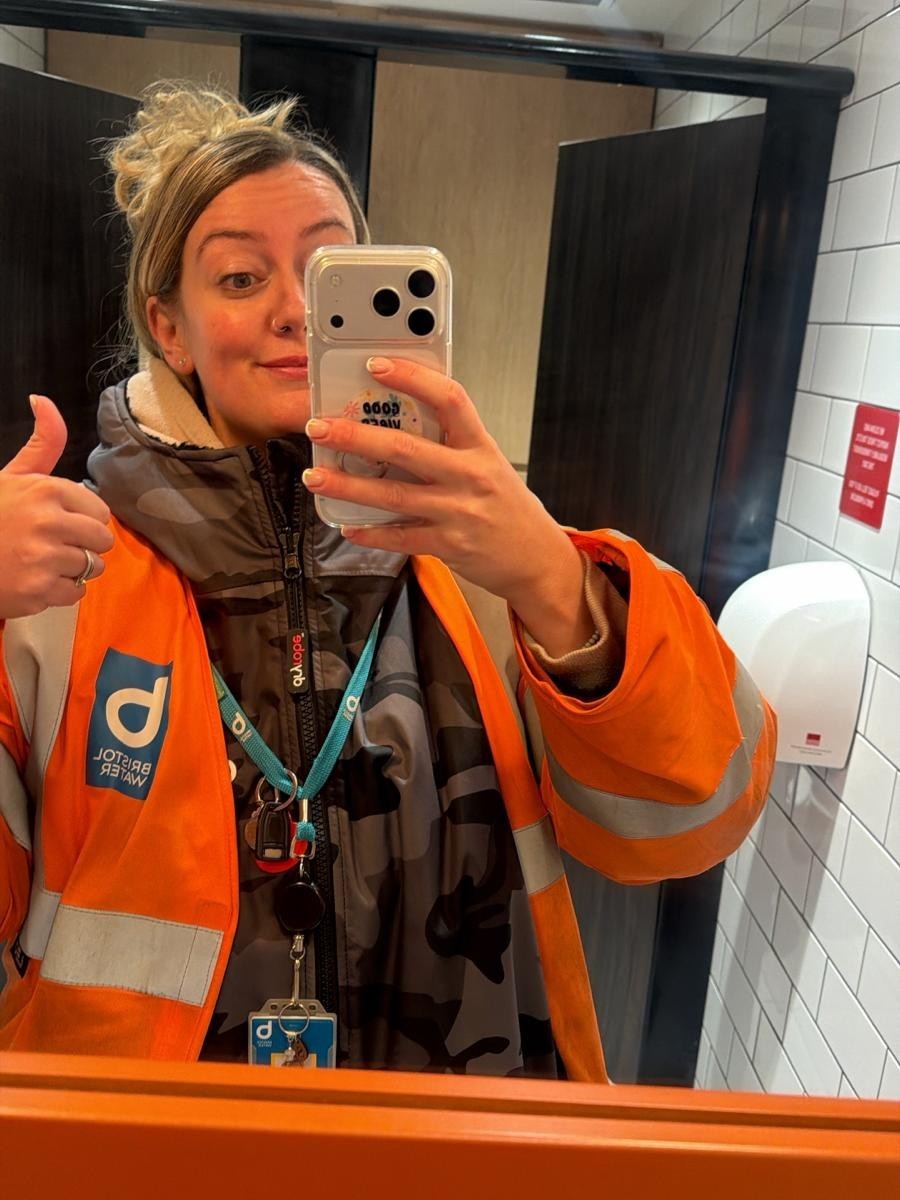 BristolWater's tweet photo. 💙 National Customer Service Week Spotlight: Sammy

Meet Sammy, our New Supplies Technical Assistant.

Sammy helps customers, developers and contractors arrange new water connections, guiding them through the application process, answering questions and coordinating with teams across SES Water to keep applications progressing smoothly.

Her favourite part of the job? The team. Sammy loves the support they give one another, their positive attitude and the way everyone works together to deliver the best service for customers.

Outside of work, Sammy enjoys spending time with her daughters, going on day trips, walking, catching up with friends and volunteering as part of her children's school PTA.

Thank you, Sammy, for all the support you provide to our customers and colleagues every day. 💧✨
