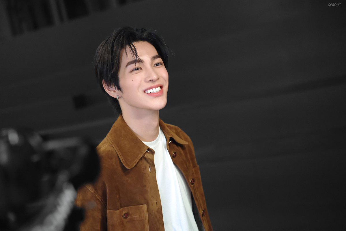 kh_sprout's tweet photo. 261005 🫳🏼☺️

#KEONHOxCHANELSS27
#CORTIS #코르티스 #KEONHO #건호 https://t.co/KpwAaMz16H