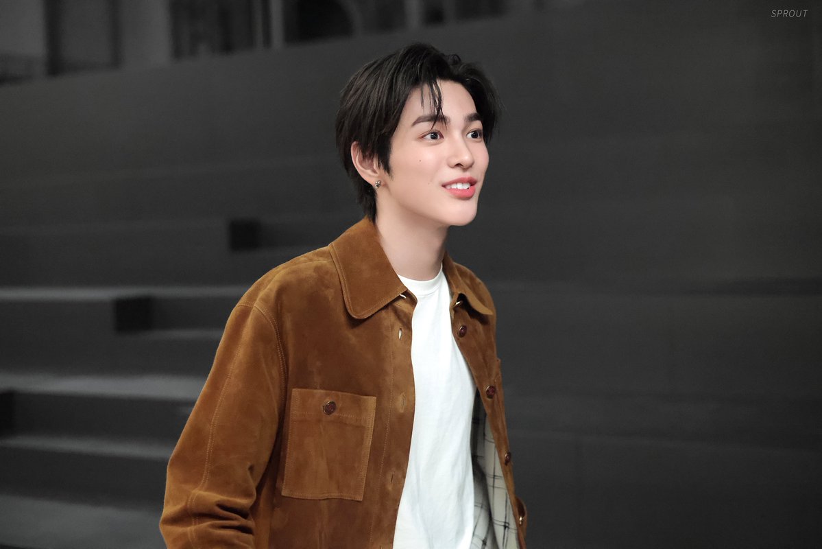 kh_sprout's tweet photo. 261005 🫳🏼☺️

#KEONHOxCHANELSS27
#CORTIS #코르티스 #KEONHO #건호 https://t.co/KpwAaMz16H