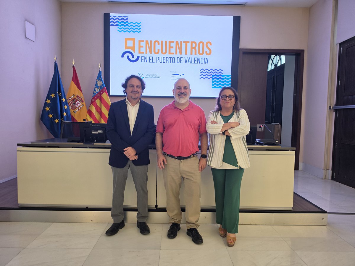 FValenciaport's tweet photo. ¡UN ÉXITO DE JORNADA! 👏✨ Ayer celebramos la segunda sesión de nuestros 'Encuentros en el Puerto de Valencia' junto a José Ignacio Pichardo Galán, catedrático de Antropología Social de la Universidad Complutense de Madrid.

ℹ️ Para esta segunda entrega, Pichardo ofreció en su ponencia “Somos diversidad. Sexualidades e identidades en la vida cotidiana y en el trabajo” una reflexión cercana sobre cómo la pluralidad nos atraviesa en el día a día y la importancia de construir entornos laborales basados en el respeto, la libertad y el reconocimiento mutuo. 🙌 

Bajo el lema "El futuro se debate aquí", los Encuentros en el Puerto de Valencia nacen para consolidar un espacio de diálogo y aprendizaje en el que abordar los grandes retos contemporáneos junto a figuras de referencia.

¡Descubre todos los detalles! 👉 https://t.co/rNKE0JllL1

#JIgnacioPichardo #Diversidad #Inclusión #EncuentrosenelPuertodeValencia #Valenciaport #FundaciónValenciaport