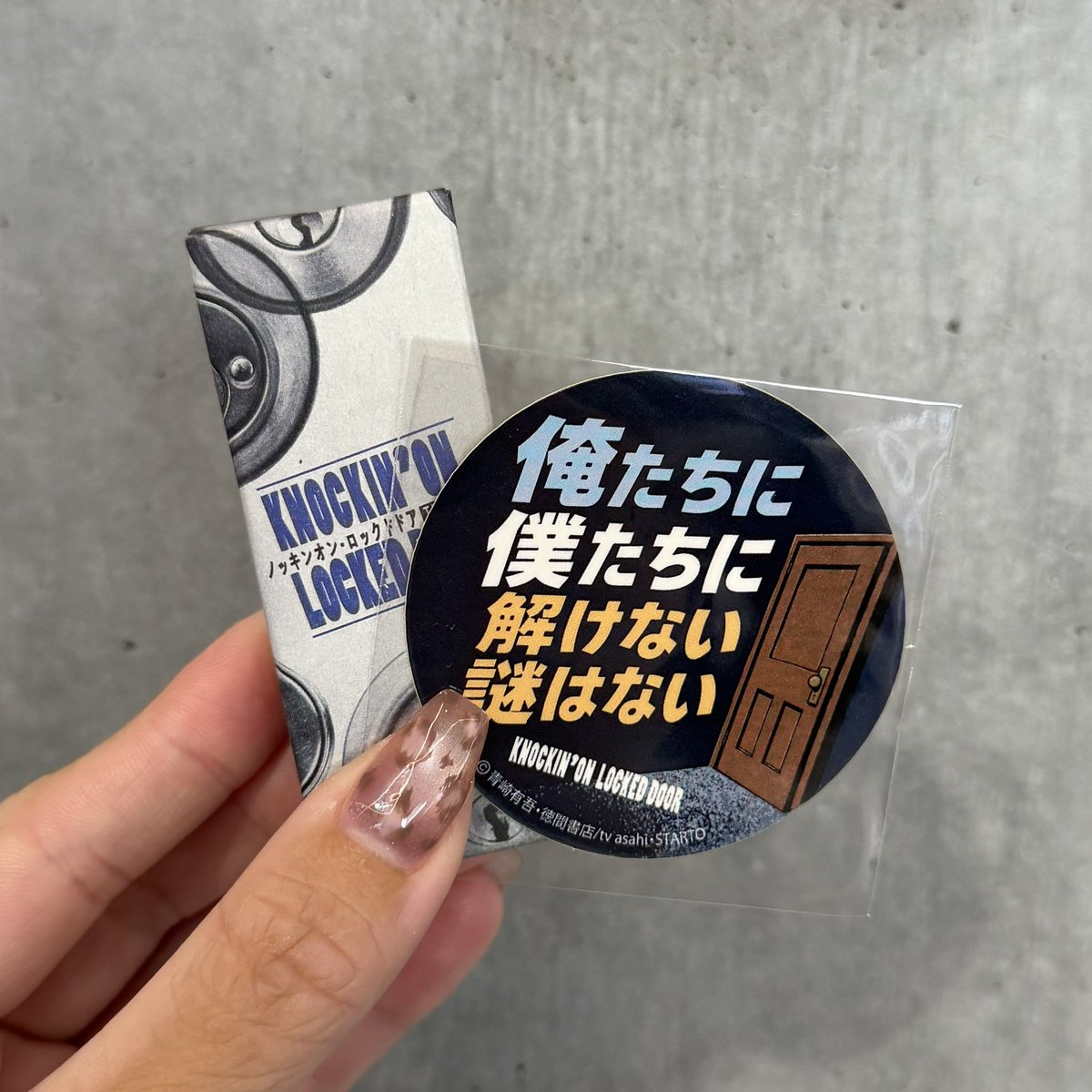 non1_0hyphen4's tweet photo. #ノキドアステージ　グッズたち！
トートバッグ普通にでかい、ブレカツトートくらいある
パンフはB5くらい？かな
フライトタグ可愛いー！
羊羹小さめなので開演前ちょこっと食べとくのにいいサイズ！ステッカーめっちゃ文字おもろ https://t.co/mm3jhnhxq6