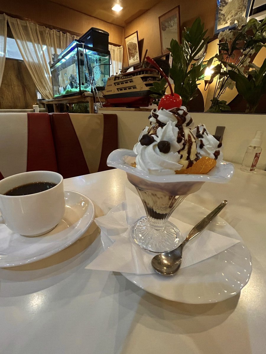 Mayor_Kinoto's tweet photo. タクシーに急ブレーキ踏まれて病院へ
レントゲンは異常なかったけど首も背中も腰も痛いしご褒美あげないと無理すぎる https://t.co/elDlPJA6Cs