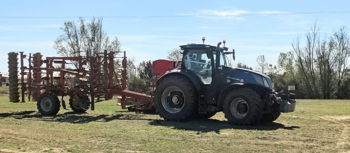 martgathercole's tweet photo. For #TractorTuesday busy ploughing up all of the cross field footpaths at the moment, not a time for walking in the countryside🚜🥾🙄 https://t.co/5Y164eev1o