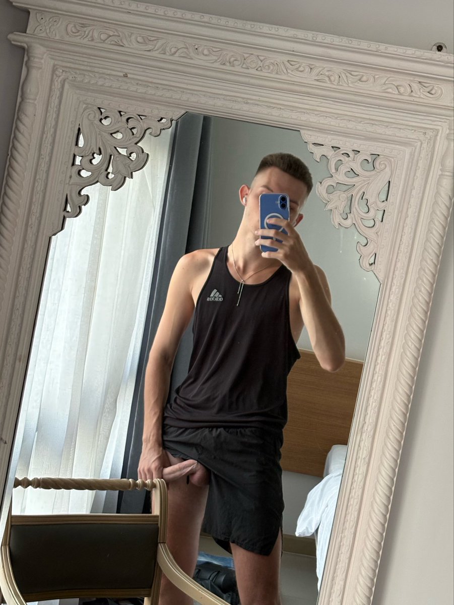 cute_serhii's tweet photo. Come here 🧎🏻‍♂️‍➡️ https://t.co/vgBxAb32tL