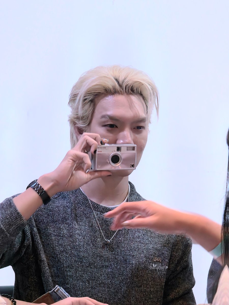 hnphr1824512's tweet photo. ผมถ่ายคุณ คุณถ่ายใคร https://t.co/FzZ5DgDgfJ