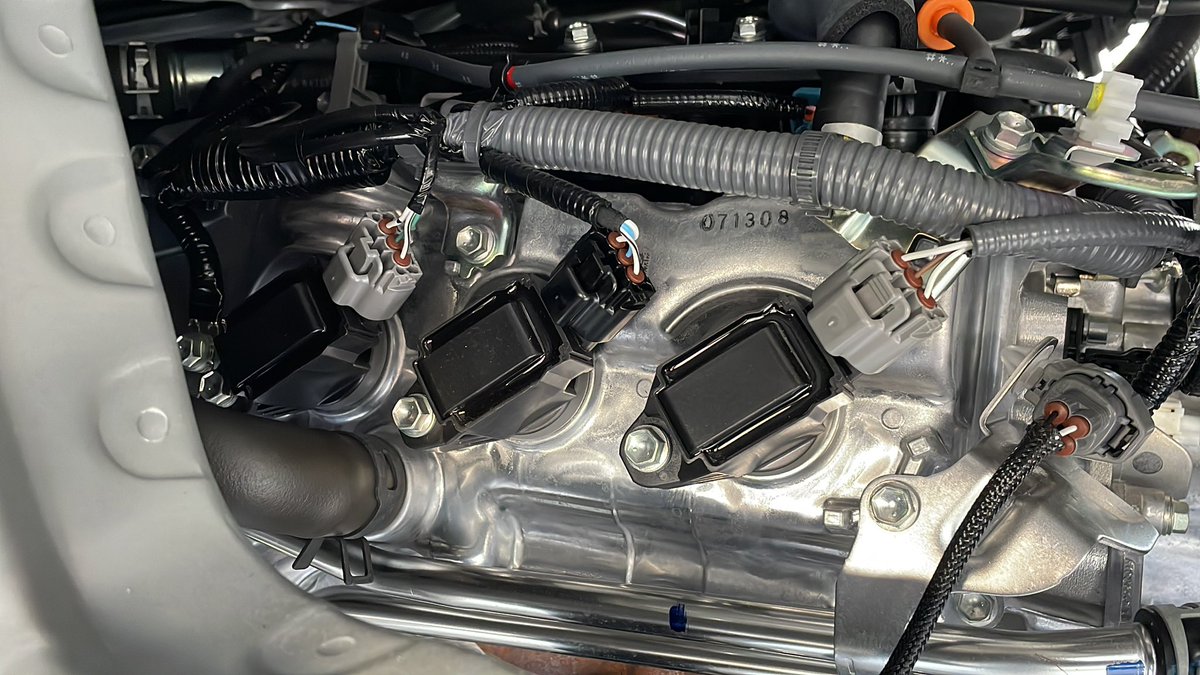 mikuniauto's tweet photo. ハイゼットトラックって外からプラグ交換出来そうですよね https://t.co/tvszWSJ5OR