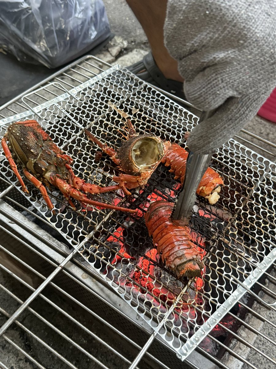 zz_ee1122's tweet photo. 遲到的中秋節
還沒烤過的甜椒  在最後一張
朋友切了一大盤我吃了快一半 https://t.co/NS3ESiTrex