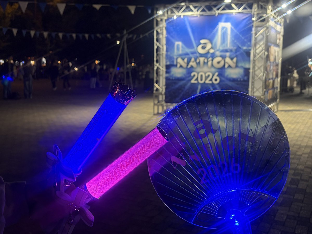 69kkdss69's tweet photo. そういえばまさかの当日の朝になってギリギリ間に合うぐらいの仕事スケジュールになったからすげえ急いでa-nation行けた🥲当日商品取引予定してたのを変えて貰っただけに申し訳ない気持ちになったけどLIVE自体は本当に最高でしたね！！
娘の影響で一緒に行ってるけど本当に本当に楽しすぎた！ https://t.co/yC79ZonLjc