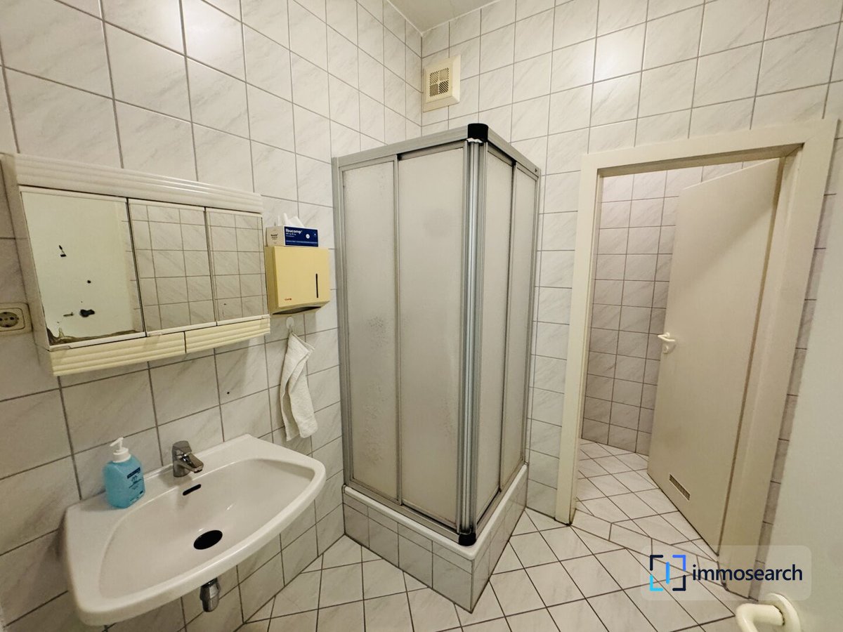 TraumImmos's tweet photo. 191 m² Gewerbefläche in der Marktpassage Spielberg: heller Verkaufsraum, mehrere Nebenräume und flexible Nutzung für Einzelhandel, Büro, Shared Office oder Dienstleistungen. Miete 1.099,21 EUR.
Mehr erfahren: https://t.co/GWtSO0GIuv
#Spielberg #Gewerbe #Büro #Praxis #Miete https://t.co/GyeAy7mtRc