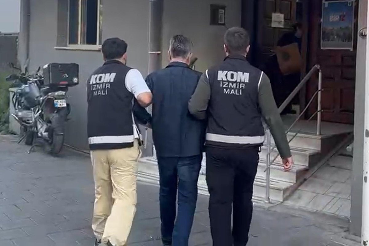 Abdulhamit3461's tweet photo. Adaleti dağıtması gereken bir savcı, iddiaya göre dosyaları paraya bağlamış! Saruhanlı Savcısı B.G. tutuklandı. Beşiktaş Belediyesi soruşturmasında şüpheliye önceden bilgi sızdırdığı öne sürülüyor. Bu çarkın sonuna kadar gidilmeli. #YargıdaRüşvet #Beşiktaş https://t.co/QLQm33Vi1B