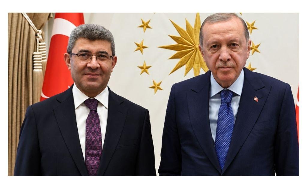 SaatOldu012's tweet photo. HSK Başkanvekili Fuzuli Aydoğdu'nun 3 gün önceki Erdoğan ile görüşmesinde; fon dolandırıcıları hakkında SPK'ya yapılan ihbarların, Akın Gürlek'in eşinin de aralarında olduğu görevlilerce nasıl sümen altı edildiğini anlattığı anlaşılalı birkaç saat oldu https://t.co/vsjawQG9Hh