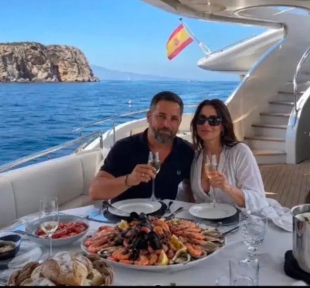 PR0GRESIST4's tweet photo. Que dice la derecha que van a quitar los viajes del IMSERSO a todos los mayores https://t.co/0O7JI7C4F3