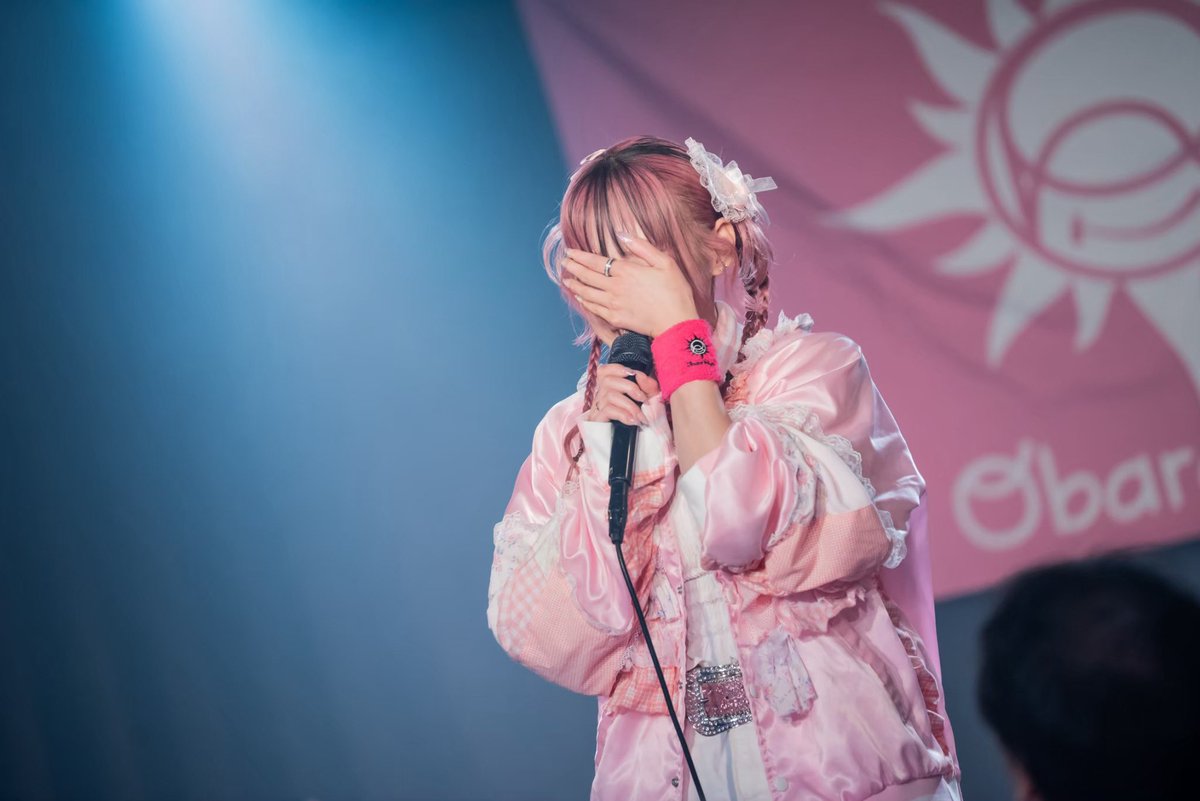 obararyou's tweet photo. 活動10周年を迎えました。普通が出来ないと言われ続けてきた生きるの下手くそな人間がこんなにも活動を続けられたのは、支えてくれる貴方のお陰です。何も出来ない分、人のご縁と愛情にとてもとても恵まれてると思ってます。これからも私の歌と活動を通してシアワセを連鎖していけるよう歌い続けます。 https://t.co/U4LXXwEIdt