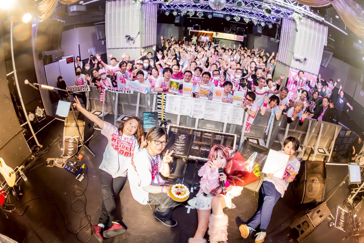obararyou's tweet photo. 活動10周年を迎えました。普通が出来ないと言われ続けてきた生きるの下手くそな人間がこんなにも活動を続けられたのは、支えてくれる貴方のお陰です。何も出来ない分、人のご縁と愛情にとてもとても恵まれてると思ってます。これからも私の歌と活動を通してシアワセを連鎖していけるよう歌い続けます。 https://t.co/U4LXXwEIdt