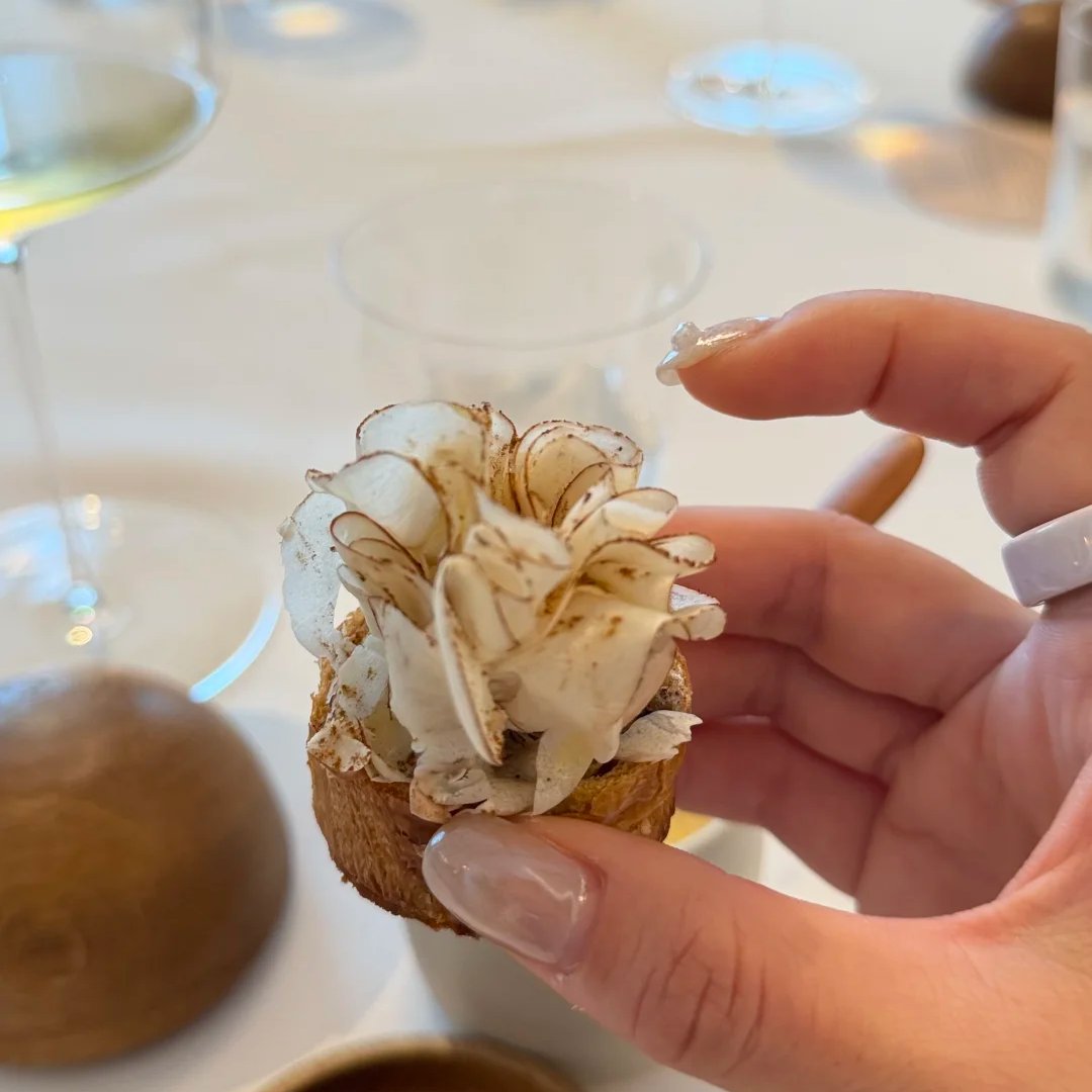 hono_summer_'s tweet photo. All I can say is that it delivers the consistent quality expected of a three star Michelin establishment.
It won’t exactly make your jaw drop, but it would be hard to argue that the food isn't delicious. https://t.co/3UHSf0YFp3