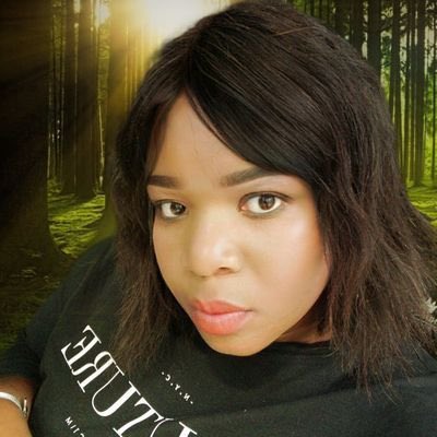 lynn_ngugi1's tweet photo. This Kenya vs South Africa “beef” will really make you realise that some of the damage colonialism did to the African mind might take generations to undo 😭

Take this lady for example. She posts a picture of a community that has managed to preserve its culture, language, identity, land, livestock and way of life and calls them “poverty ambassadors of Africa” because, in her mind, this is what poverty looks like.

And that right there is the problem.
We have been taught to look at an African who still looks African and immediately associate them with poverty. The closer you are to your traditional way of life, the more “backward” you must be. The more Western you look, dress, speak and live, the more successful you must be.

And the irony is, she genuinely thinks calling them “poverty ambassadors” is a flex while sitting there in a wig trying to look as far removed from her natural African appearance as possible 😭 Again, absolutely nothing wrong with wearing wigs,but sis, you cannot use someone else’s Africanness as evidence of their poverty while presenting your distance from your own as evidence of progress.

And this is why sometimes the insults Africans throw at each other tell you more than the actual argument. You can participate in the Kenya vs South Africa banter, it’s actually hilarious sometimes 😂😂 but every once in a while, pay attention to what people say when they are trying to insult each other. You will quickly realise just how much of Africa still measures itself using somebody else’s ruler.
@Creshandah what a shame 🚶🏿‍♀️