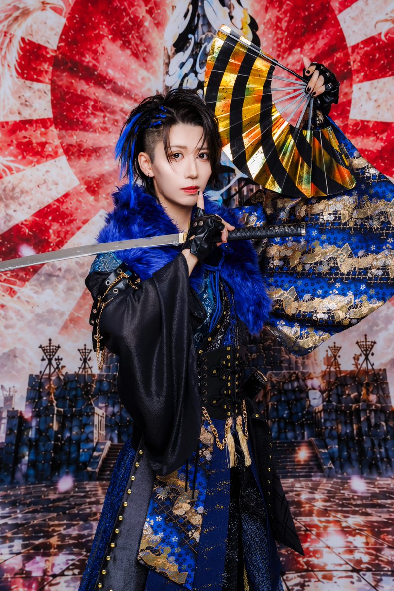 official_Ksly's tweet photo. ーーー剣豪スレイヤー第三期解禁ーーー

　　　　殺陣×アイドル

【紅色】壬生上沙(@KazusA_Ksly )
【蒼色】天斬大和(@yamato_Ksly )

　　　　個人アー写総合計
　　　▶RP＋♡＝1000達成◀

　　全体アー写を解禁。 https://t.co/MpFp9yujok
