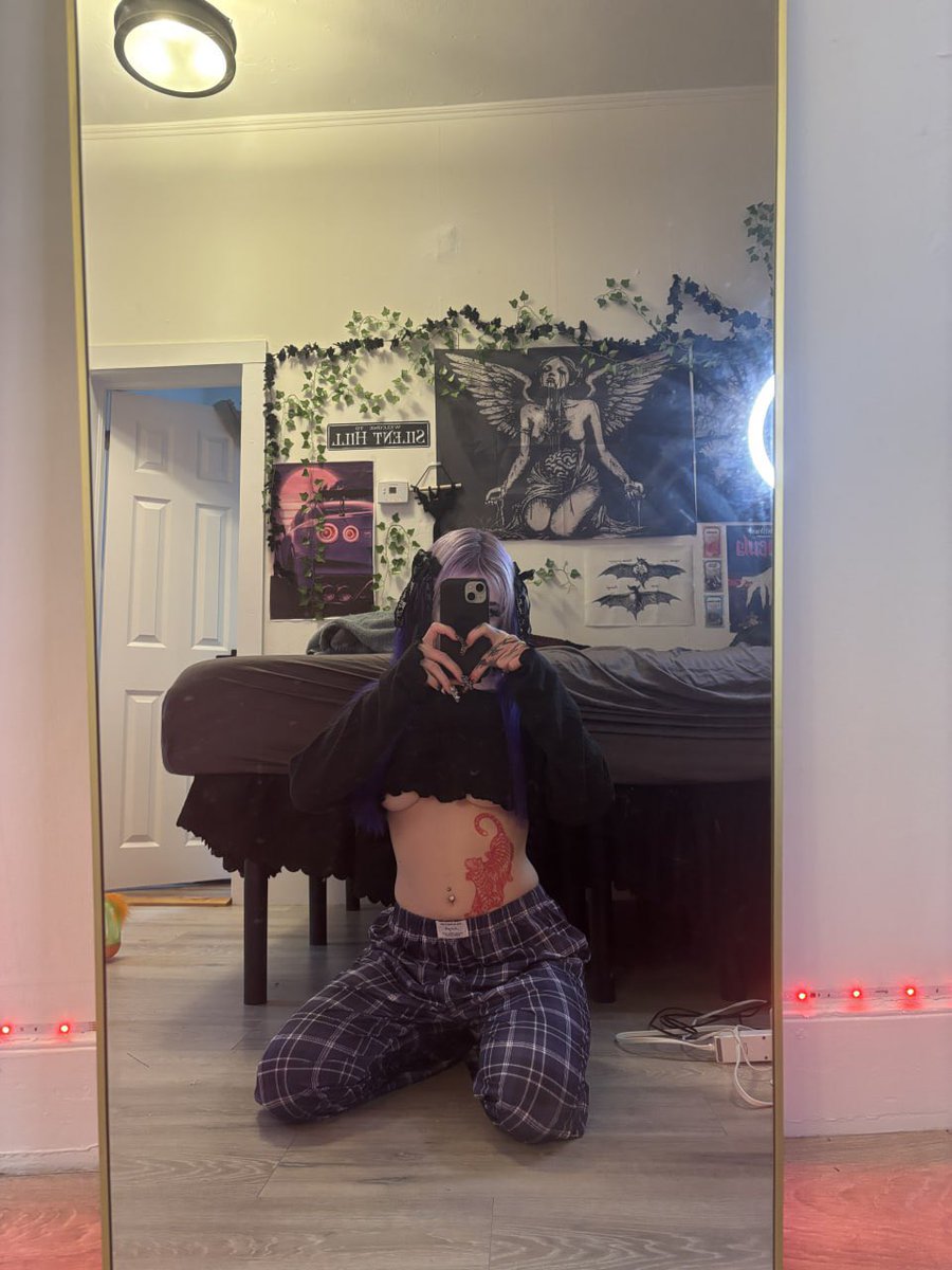 expensiveblush's tweet photo. make me get out of bed lol https://t.co/wtXRp4z46g