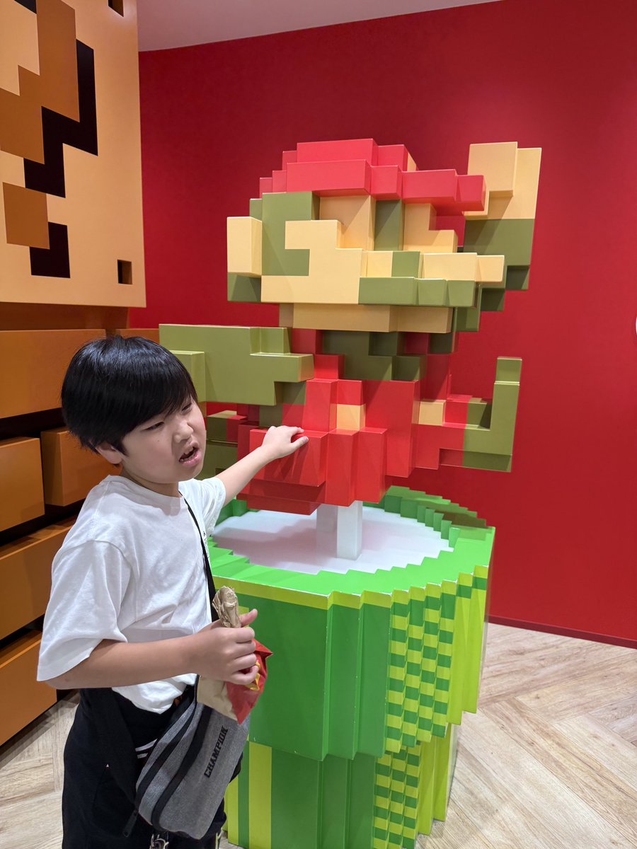 8MKmama8's tweet photo. 息子くんと人生初の
ドクターイエロー見に新大阪へ！
めっちゃ感動したー！！
来年1月で終わりなんだね、最後に見れて良かった！
その後は梅田行ってニンテンドーショップと、ポケモンセンター！
この日も1万歩歩いた。
#ドクターイエロー https://t.co/STXGgwxuqZ