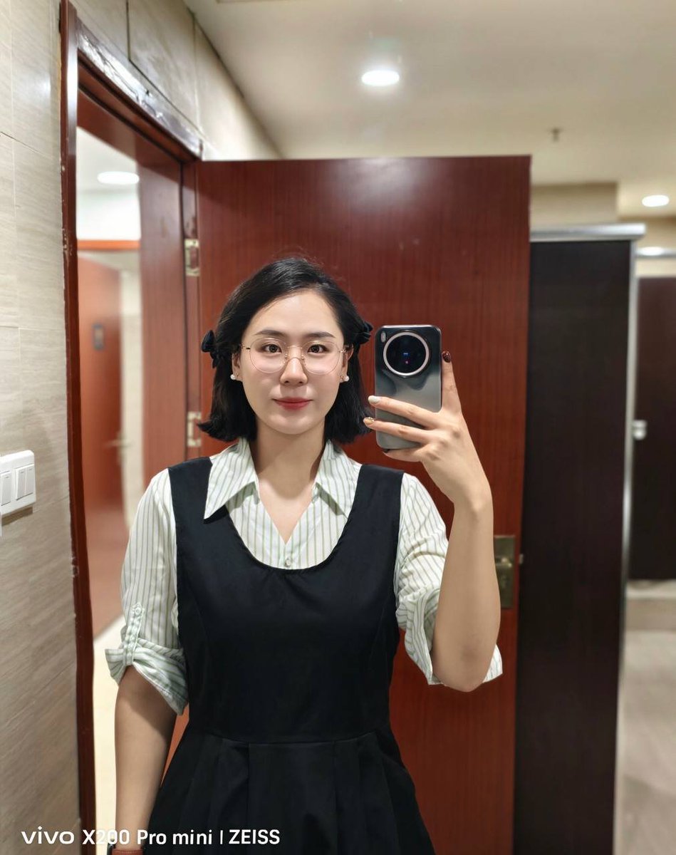 fynshkri's tweet photo. 今天算正经职场人吗？反差感还是要有一些滴…浅浅的装一下，我可爱吗？ https://t.co/qekUPYthNY