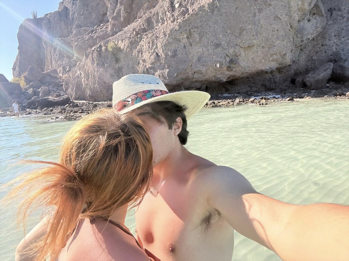 RobertoYPao's tweet photo. A ver, queremos conocerlos 👀

¿CDMX, Cuerna o de otro lugar? 🍍
#swingersméxico #México #parejas #CDMX #parejas https://t.co/8DpHHl9yNz