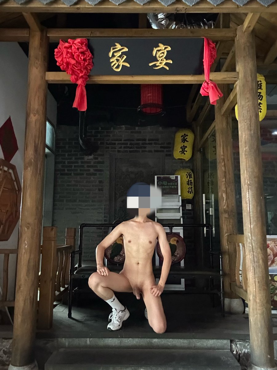 Areki2160661's tweet photo. 招待服侍家宴的家奴，各位大人请品尝 #野裸
#暴露 https://t.co/UNx30fqbhh