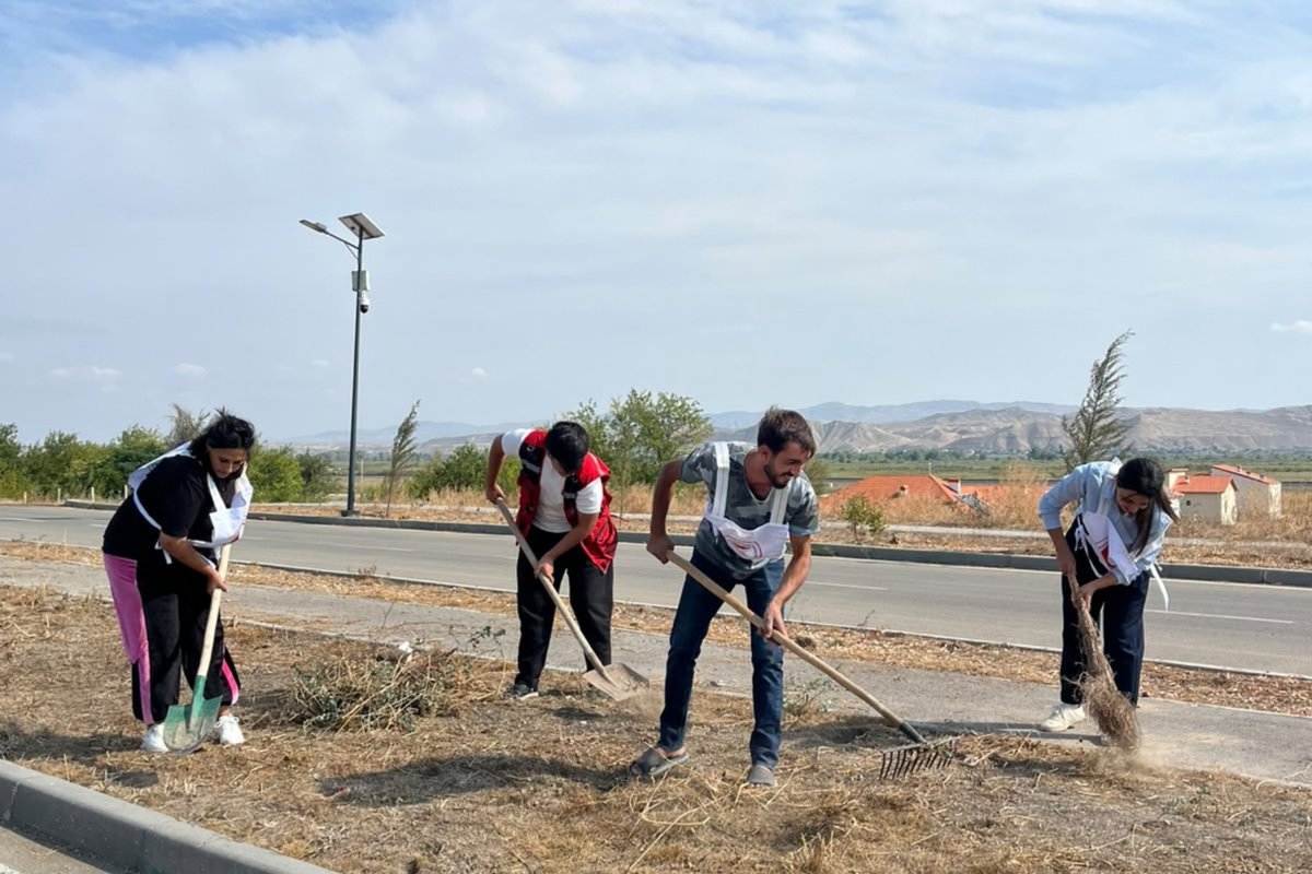 AzRedCrescent's tweet photo. On October 2, 2026, large-scale cleanup and improvement activities were carried out in the courtyard and on the surrounding roads of the medical center in Shukurbayli village, Jabrayil district. This initiative was conducted by volunteers from the Azerbaijan Red Crescent Society. https://t.co/shMY8k4J87