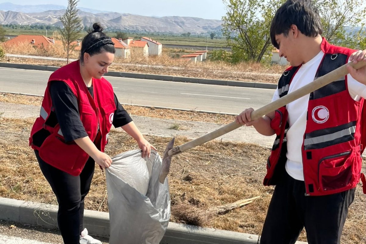 AzRedCrescent's tweet photo. On October 2, 2026, large-scale cleanup and improvement activities were carried out in the courtyard and on the surrounding roads of the medical center in Shukurbayli village, Jabrayil district. This initiative was conducted by volunteers from the Azerbaijan Red Crescent Society. https://t.co/shMY8k4J87