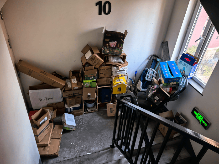 BryanRobermtts's tweet photo. [Annoying mess, stay away from chaos! ]， https://t.co/IKp4JWgWuU