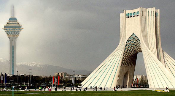 Tehrantehrans's tweet photo. تهران فقط یک پایتخت نیست؛ شهری است با بیش از دو قرن نقش‌آفرینی در تحولات سیاسی و اجتماعی ایران. «روز تهران» فرصتی است برای بازخوانی مسیری که این شهر را از آبادی کوچکی در شمال ری به مرکز سیاسی و اداری ایران رساند. https://t.co/AQbKxvyhqw