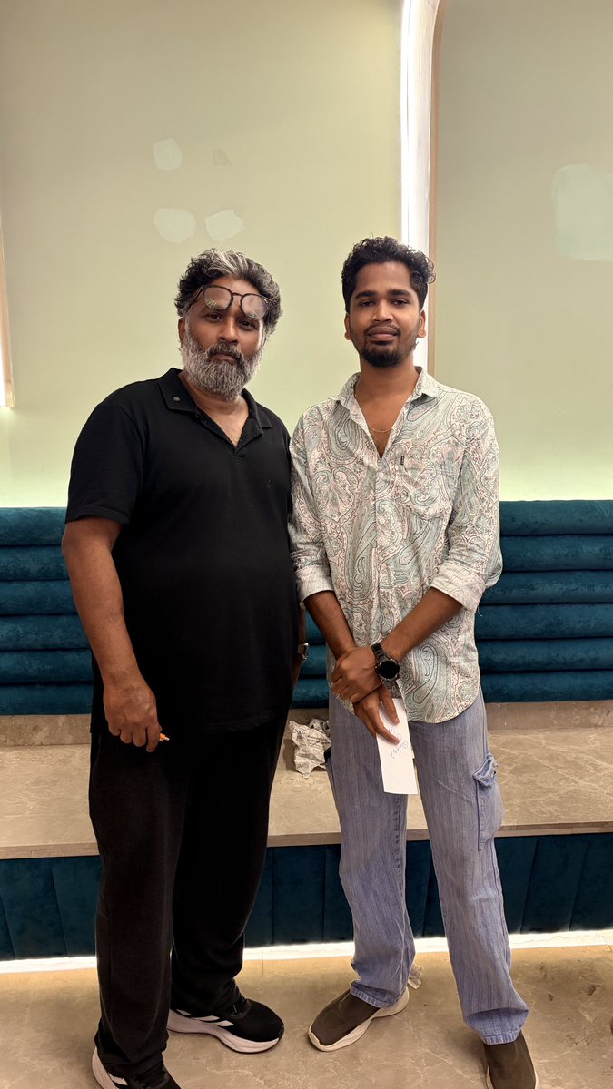ssv__remo's tweet photo. படைப்புகளின் எழுத்தாளன் ராம் அவருடன் அழகிய புகைப்படம் ❤️😊
#Ram #mannaiArul
#yezhukadalyezhumalai
#keeripulla https://t.co/eEeEtjwL2J