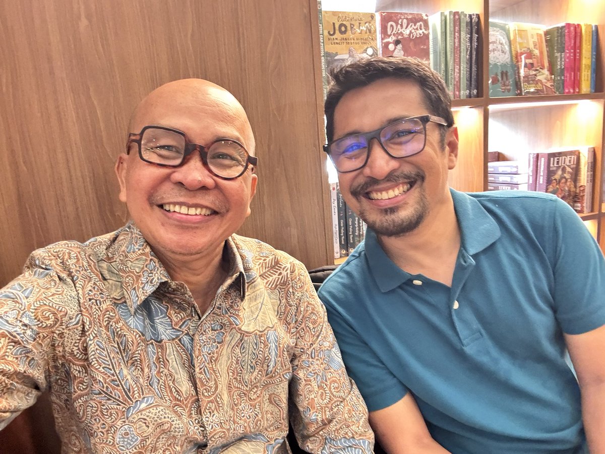 RamoneEndi's tweet photo. Alhamdulillaah rejeki Selasa bertemu Kang @maman1965 di Kedai Kopi Filosofi Literasi Sarinah. Sehat berkah dan produktif selalu Kang! ๐คฒ
Oh iya, ada kata-kata juga buat kemenangan #timnas ๐ฒ๐จ https://t.co/lsqXp03GjV