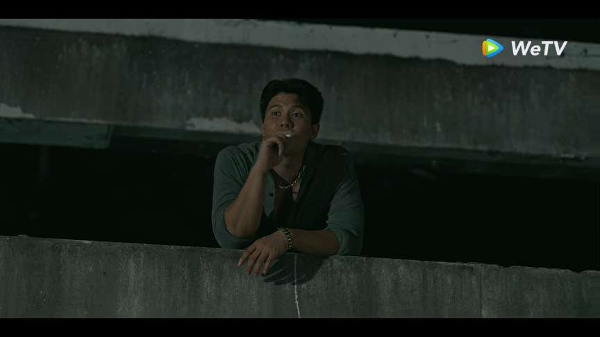Foxao2's tweet photo. ก็ยังยืนยันนอนยันว่าชอบกระทิงในซีรี่ย์มากๆ โคตรจะเจ้าเล่ห์ ยียวนกวนประสาท ถ้าหมวดยิงโดนขึ้นมาจริงๆนั่นก็คือร่างสารวัตร ซึ่งอาจจะเป็นสิ่งที่กระทิงคิดไว้อยู่แล้วหรือเปล่า เพื่อสร้างแผลใจให้หมวดเพิ่มอีก ในเมื่อตามไม่เลิกก็ต้องย้ำแผลให้สุด 

KHOM KHLANG SPECIAL EP5
#ข่มขลังตอนที่5 https://t.co/Q9kfDQGP8M
