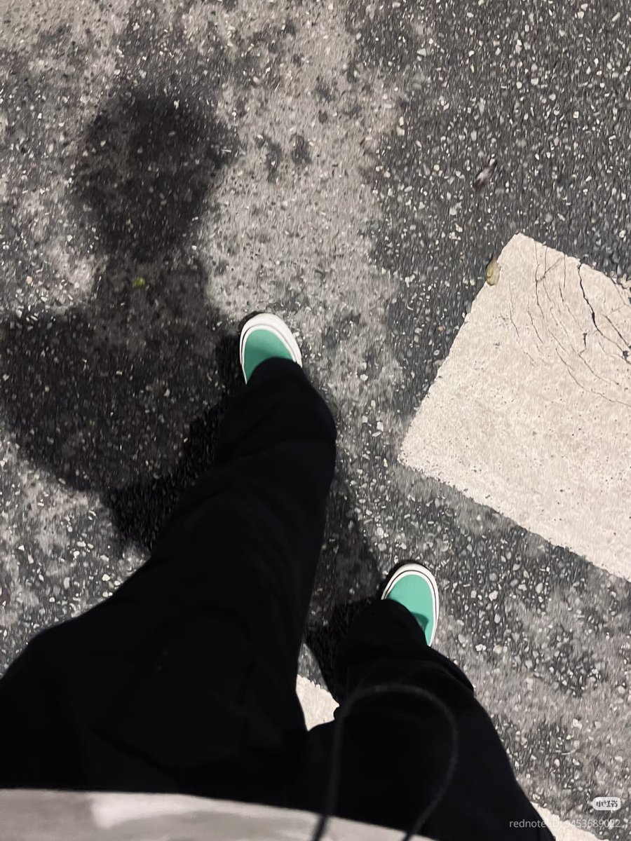 Wieiming's tweet photo. #liftselfie #dailylook #comfortiskey #streetstylevibe #elevatorpic #mylooktoday https://t.co/Zcz3eBJJog