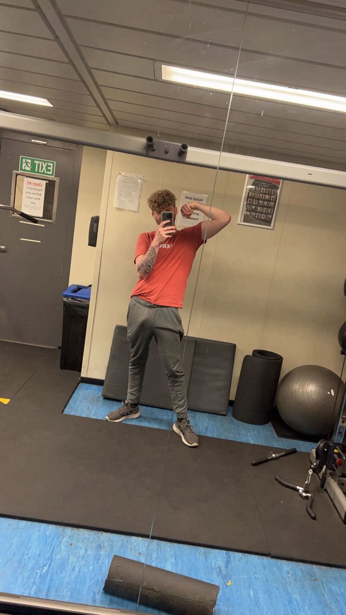 bigshot332's tweet photo. Who can help me stretch after my work out ? https://t.co/0qOJU7gjci