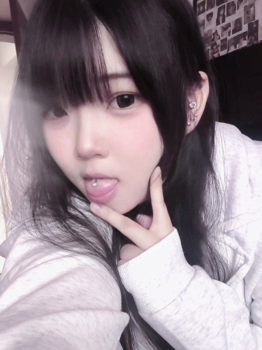AkymTuT's tweet photo. #舌钉  好想用自己的舌钉给自己口一发 https://t.co/64WraKmiX6