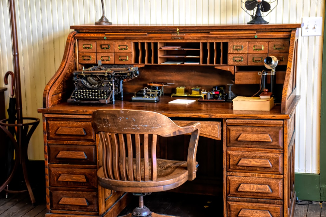 EndaStorrie's tweet photo. Consistency beats intensity. 300 words daily outpaces one 3,000-word sprint a month.
#WritingCommunity #StoryBible #StoryBibleStudio #ChainStoryOnline #StorytellingTips https://t.co/yXsY4neOIe
